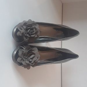 Pair, Carlos silver heels w/flower. Size 7-1\2
